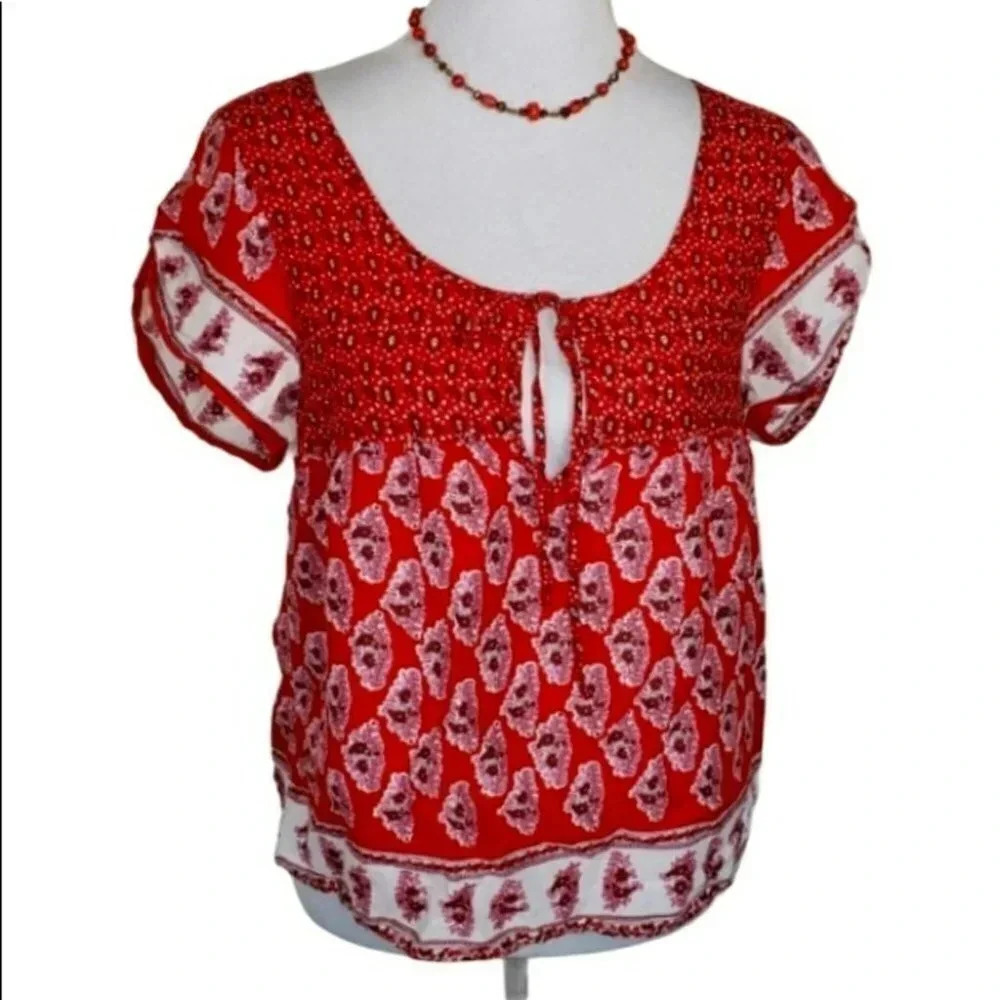 American Eagle Blouse Small Red Floral Boho Smocked Keyhole‎ Peasant Top
